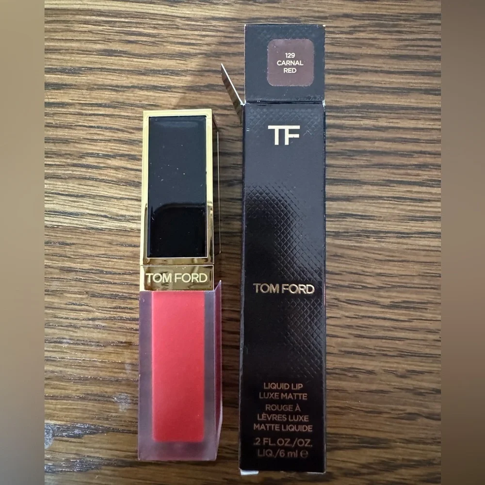 Tom Ford Liquid Lip Luxe Matte - Bold Carnal Red